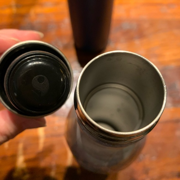 S'well Stainless Steel Water Bottle 17oz (2) - Picture 8 of 10